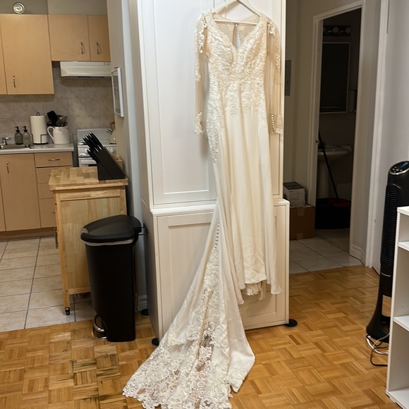 Used, altered Essence of Australia D2124 with veil. - Picture 9 of 15